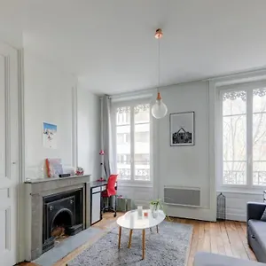 Bel Haussmannien Au Coeur Du 7eme Appartement